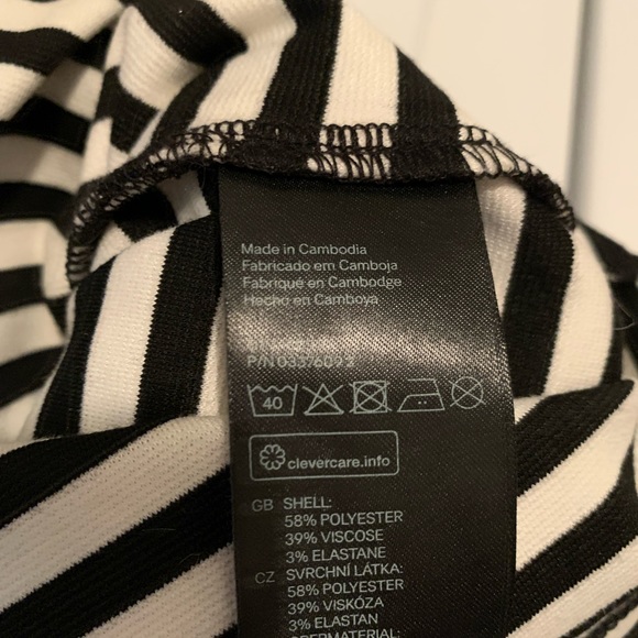 Divided with H&M Black and White striped long sleeve Crop top, wrap look - Picture 10 of 10